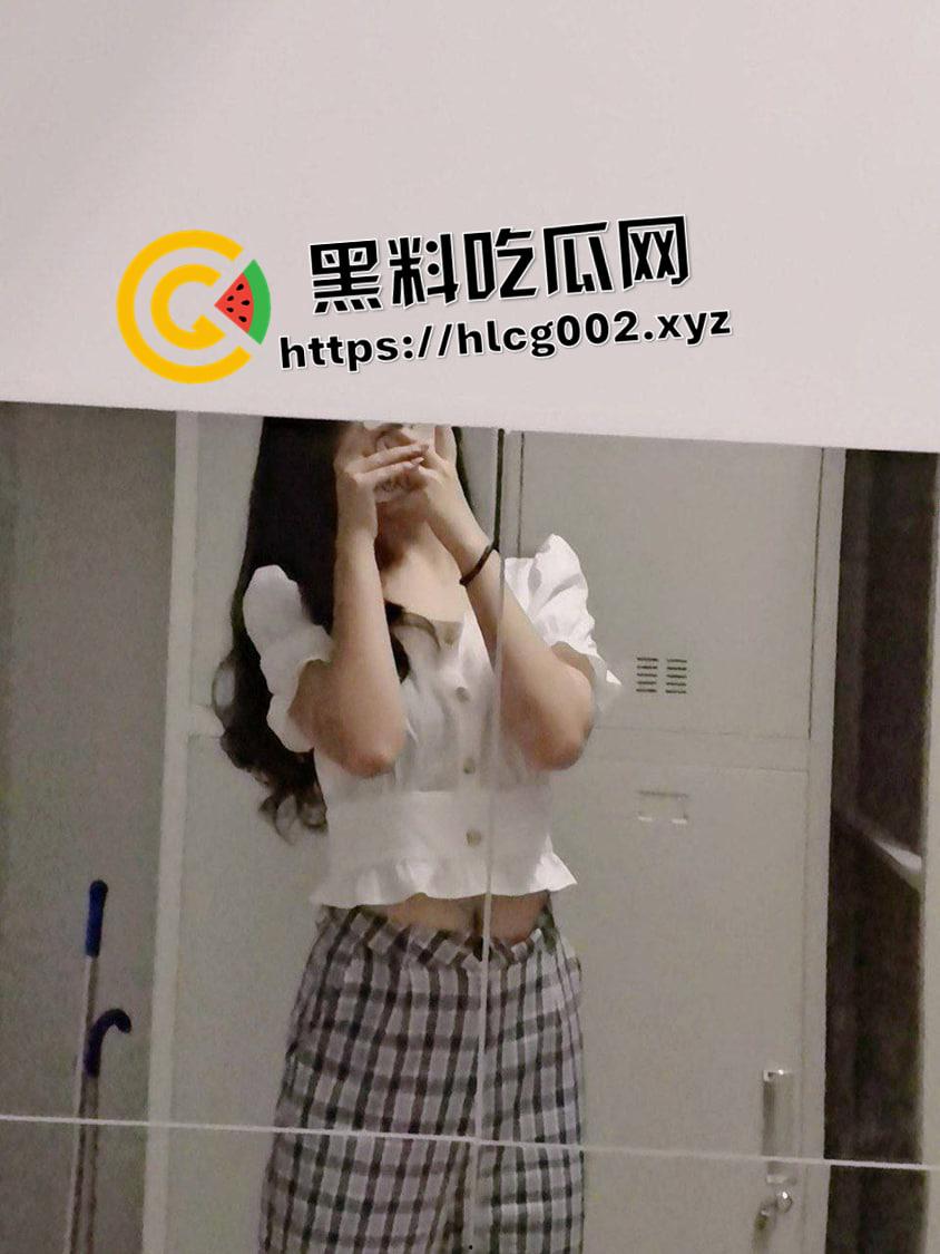 四川大学汉语言专业女大学生的私密时刻 没有反差 24小时的骚 爆操视频被男友流出-15