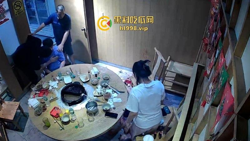 话不投机掏枪就干！吃个饭命没了！华人饭店一中国人被东北男枪杀 监控曝光凶杀现场-7
