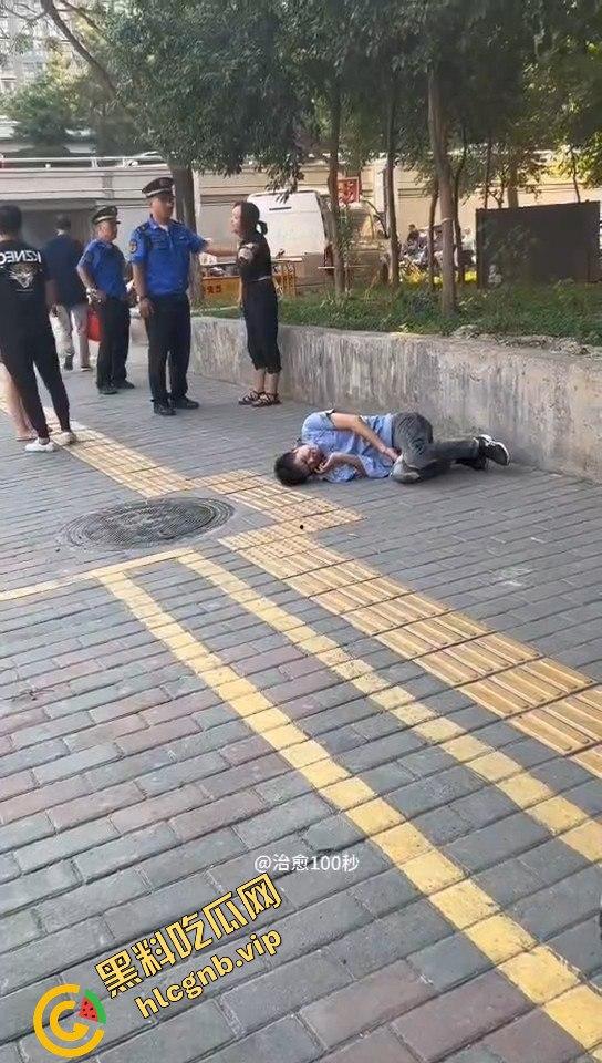 嚣张两口子街头殴打路人，不料自投罗网！别还手，让他们等着拘留赔钱吧！-2