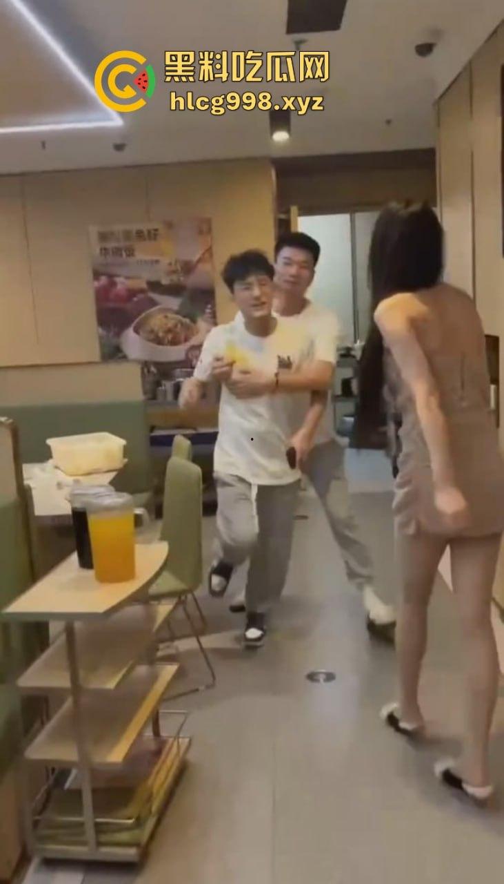 古有梁山孙二娘 今有老娘揍港独！长沙海底捞G杯巨乳伪娘暴打装逼港独男-2