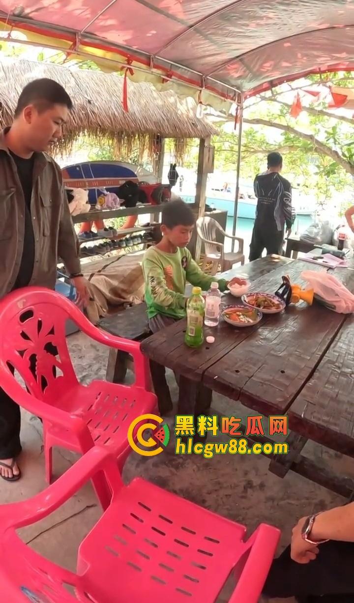 离谱！赤岭男孩出海钓鱿鱼睡着了，一觉漂到三亚？整整漂了一天一夜，简直海上版睡美人！-13