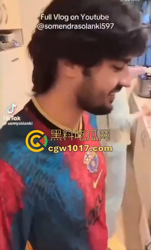 黑人时代已经过去，现在印度人才是顶流！中国妻子贴心呵护印度老公，连爸妈也带回到中国，巴西牛排变异啦！-5