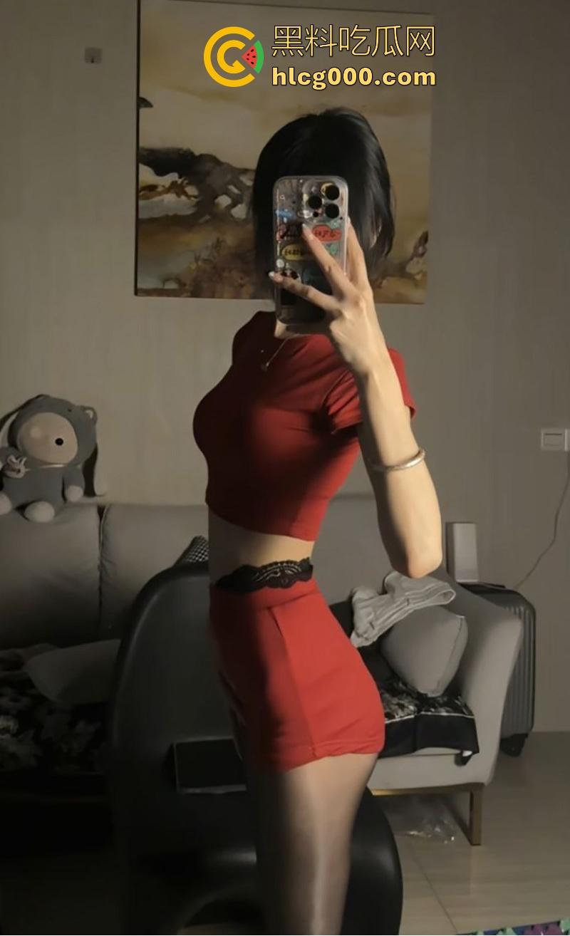 抖音清纯网红【婷婷有点凶】大尺度私拍曝光，表面甜美无害，私下却是个淫荡小母狗！让金主爸爸欲罢不能！-8