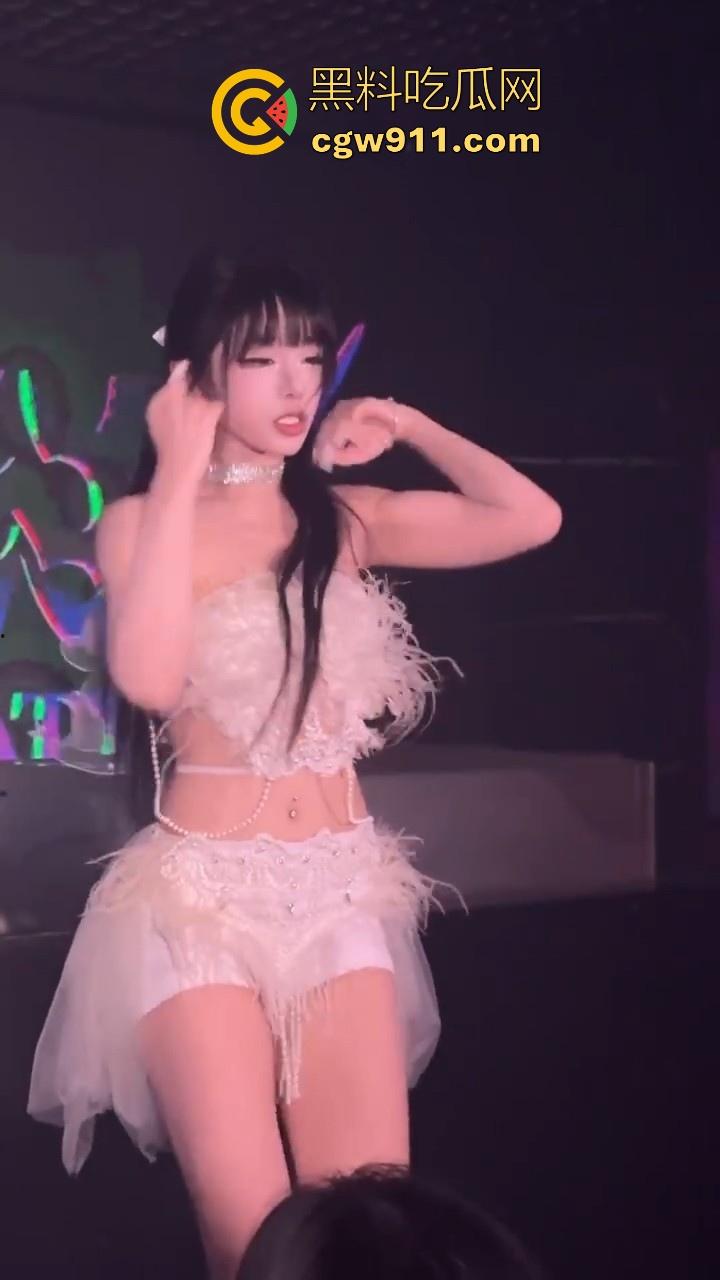 前面跳得有多骚，私下给就操的有多狼狈，土豪重金拿下酒吧模特，骑乘内射狠狠满足！-2