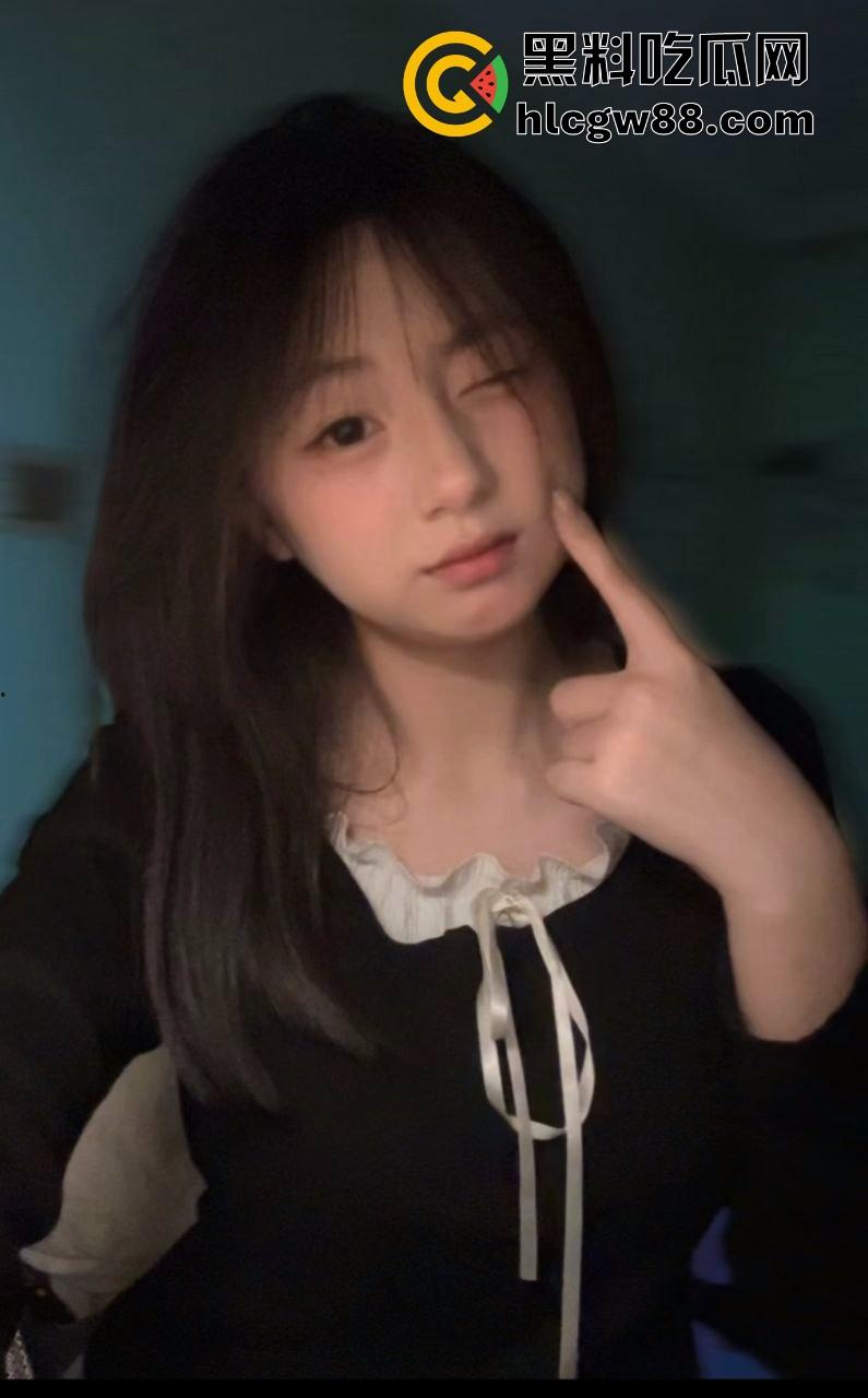 内蒙古高一【徐彤丹】清纯校花变万人骑妓女，给钱就操帅哥免费，69技术封神，毕业当天赋女优！-1