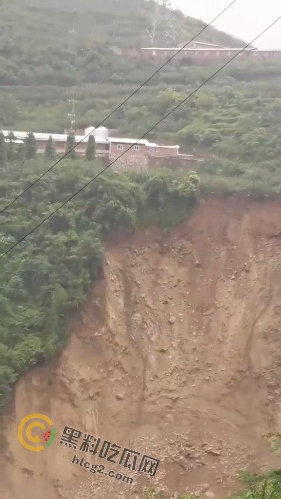 四川雅安汉源县暴雨肆虐：30余人失联，灾后现场触目惊心-3
