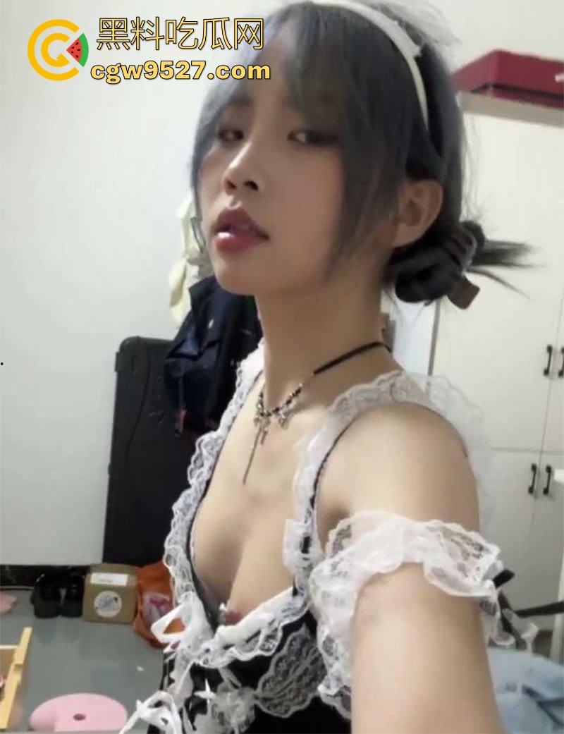 河北工商职业学院【李家馨】和男友做爱玩角色扮演！穿着情趣女仆装、丁字裤妖娆服侍男友，老淫荡了！-2