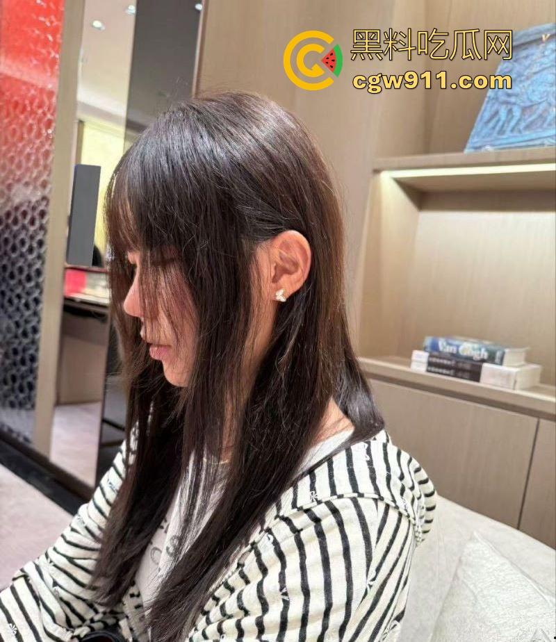 广西工商职业学院反差女大学生【林晓英】约炮调教视频曝光，女上位猛骑爽到叫爸爸，嫩穴紧裹棒身啪啪撞击！-5