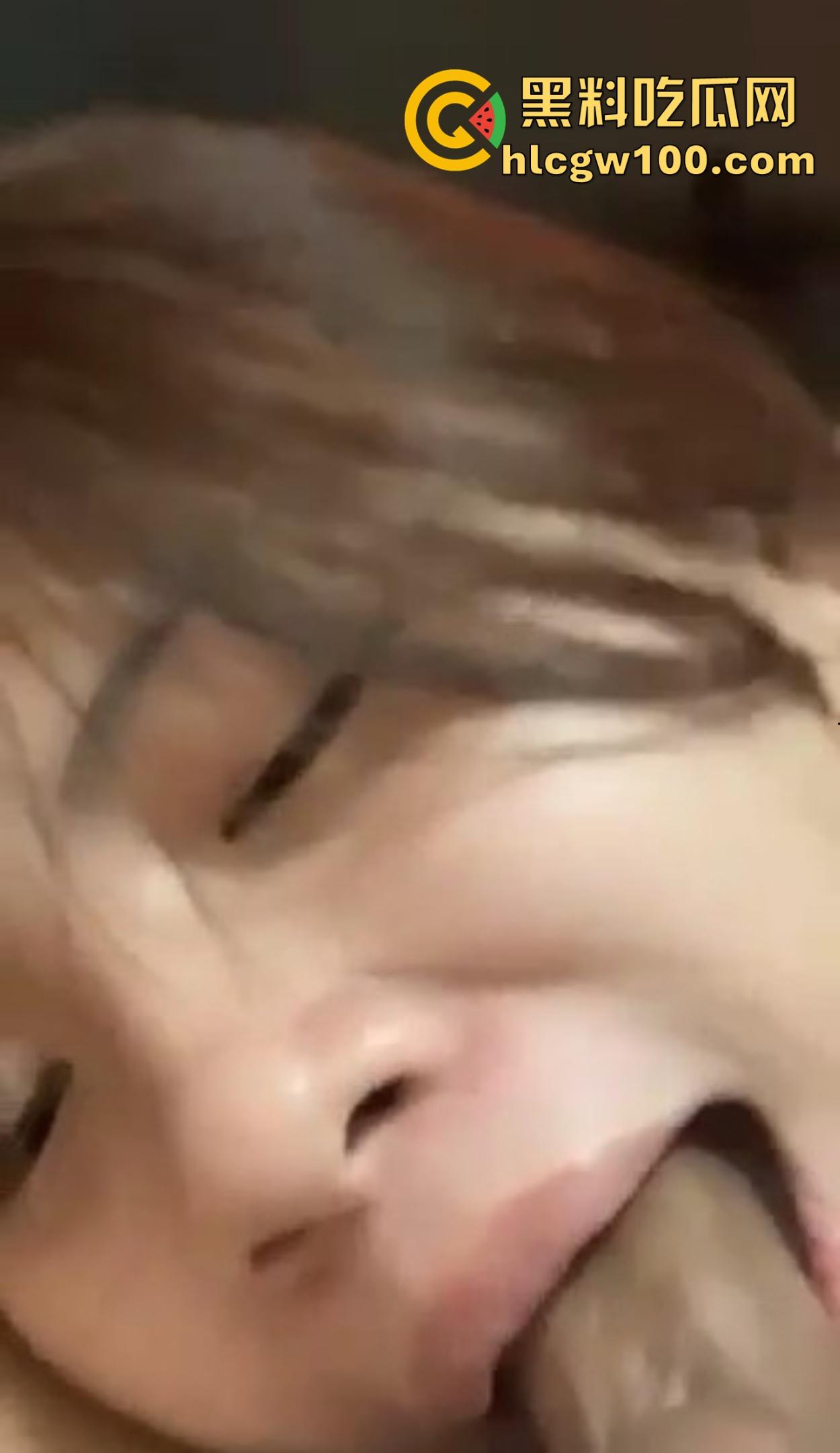 泰国精神小妹的骚浪程度完全不输国内，自带拍片技能，黄毛良配上头，谁不想搞个这种会玩的小野猫！-7