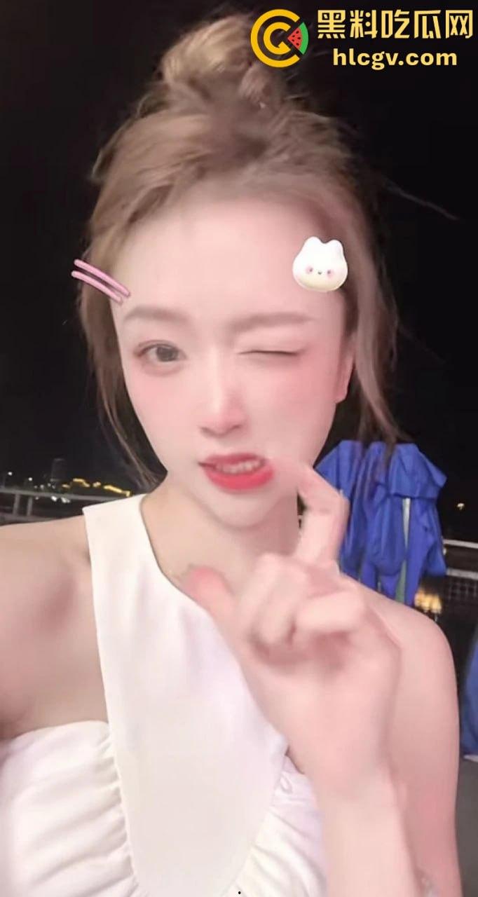 有钱真好！抖音网红博主【蜜桃】为金主定制洗澡自慰视频遭泄露 全裸跳舞真骚啊！-2