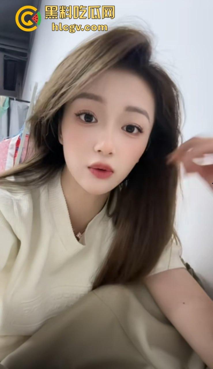 有钱真好！抖音网红博主【蜜桃】为金主定制洗澡自慰视频遭泄露 全裸跳舞真骚啊！-13