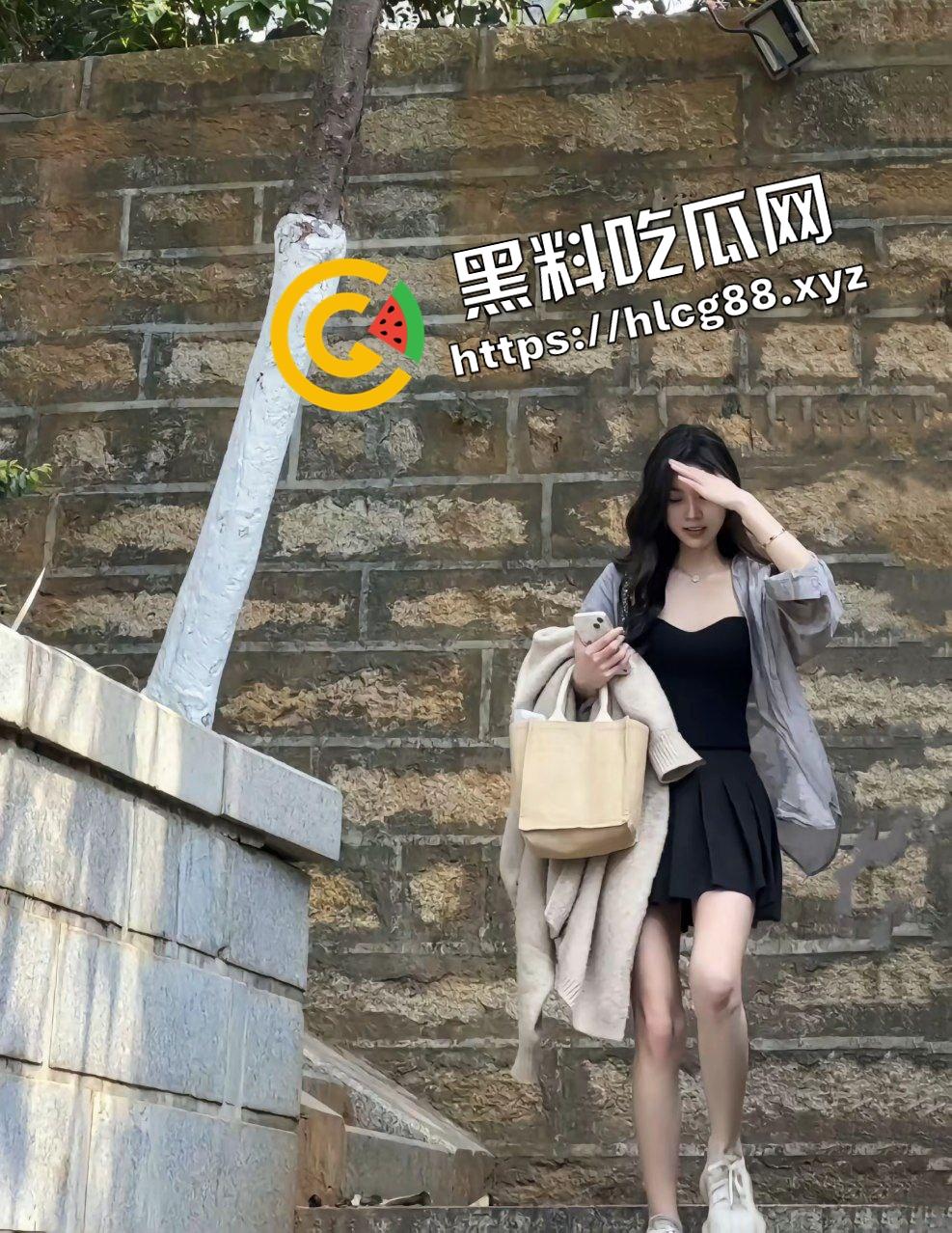 抖音御姐细腿骚鸡【哭哭哭】没工作而下海做鸡当大哥骚母狗，抬腿抽插粉穴极致诱惑！-5