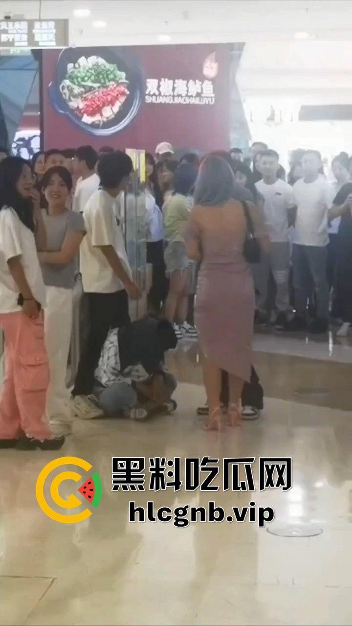 哈尔滨又又又出圈了！！哈西万达广场，一男子偷拍女生被抓！-12