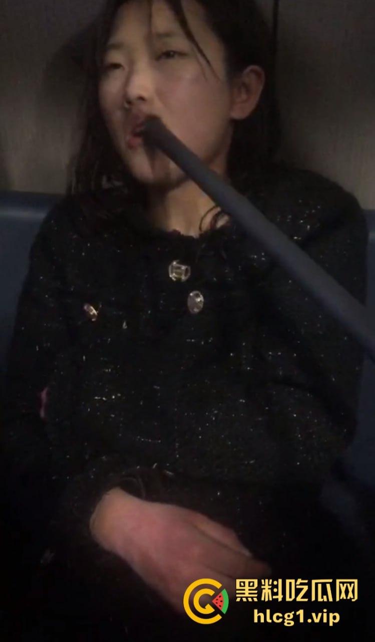 女孩是用来操的 不是用来打的！青海西宁一女孩酒店里遭多人暴打侮辱还被扒去其衣服！-3