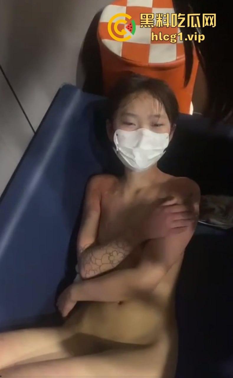 女孩是用来操的 不是用来打的！青海西宁一女孩酒店里遭多人暴打侮辱还被扒去其衣服！-10