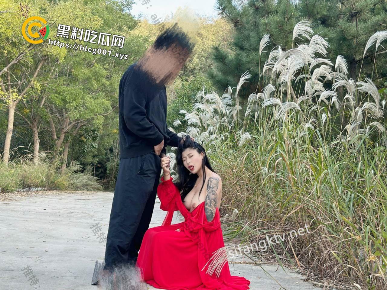 巨乳肥臀美女人妻反差婊【兔兔好闺蜜】各种户外 卫生间露出合集爱吃鸡扒-20