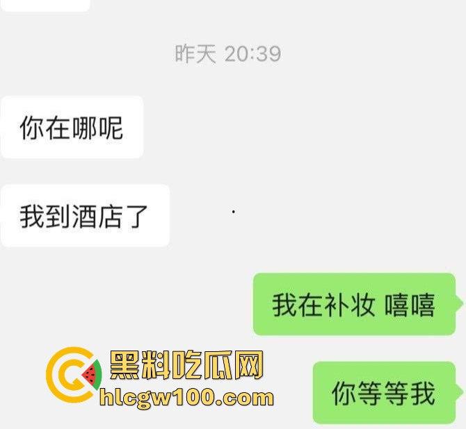 广州白云区万达广场麦当劳学妹大瓜爆出，黑丝美腿随便撩，落地窗前趴着嗲叫，硬是把汉堡制服变成情趣用品！-1