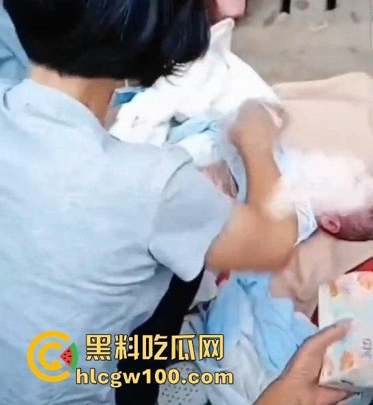 海南孕妇突然临产，围观群众路人见其纷纷帮忙，孩子顺利出生！！！-10