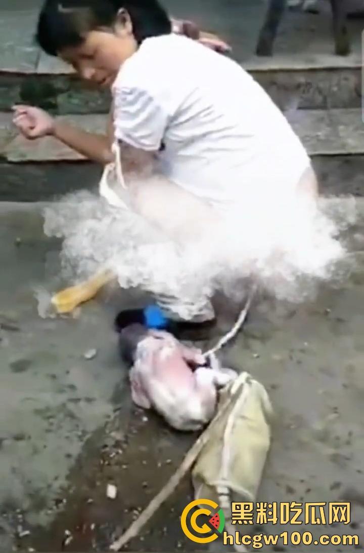 海南孕妇突然临产，围观群众路人见其纷纷帮忙，孩子顺利出生！！！-11