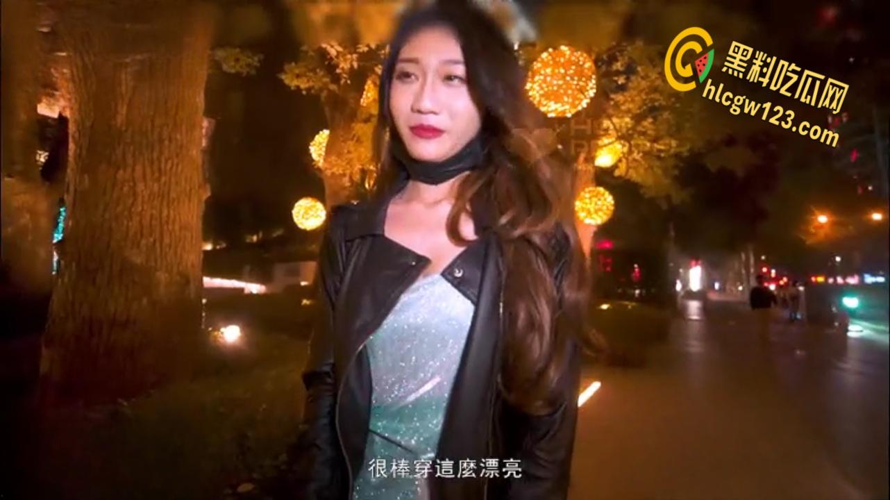 台湾街头搭讪，要求上车做爱！妹子都很大方展示自己的身体，直接上车女上骑乘内射！-1