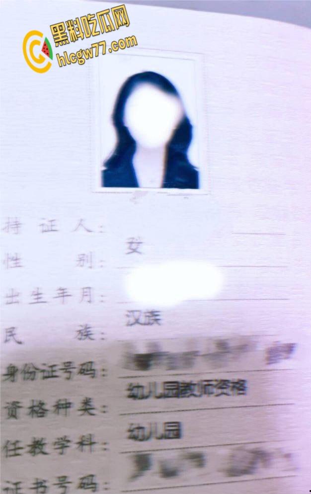 幼师【于漫】双面人生揭秘，白天甜美天使，晚上黑丝骑乘湿透整个床单！-2