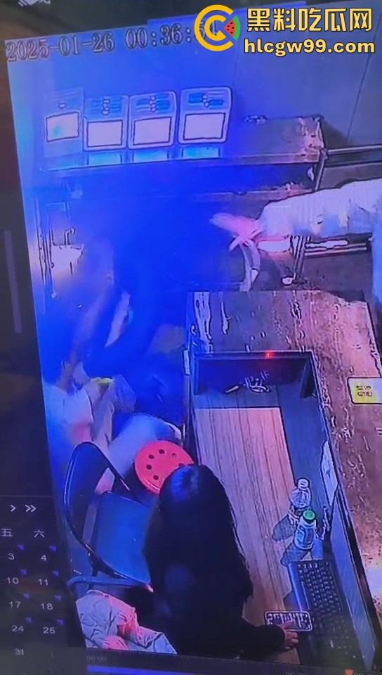 新年第一刀,莆田大过年上演血腥捅人案,五六刀下去，白刀进红刀出，大过年直接血溅当场！-5