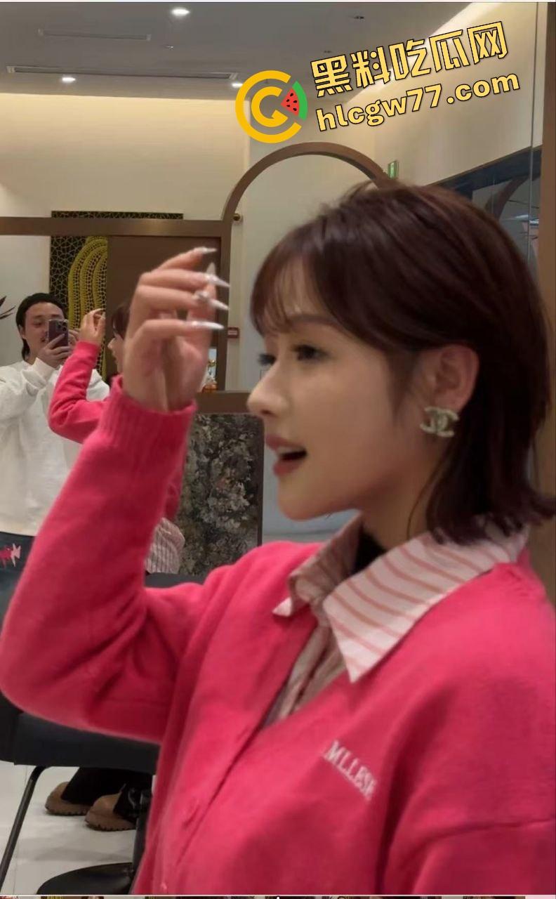 盐城师范学姐『许芷晴』舔棒跪好伺候年上叔叔，三十人轮插打通九道关，高潮喊狗狗想被操！-3