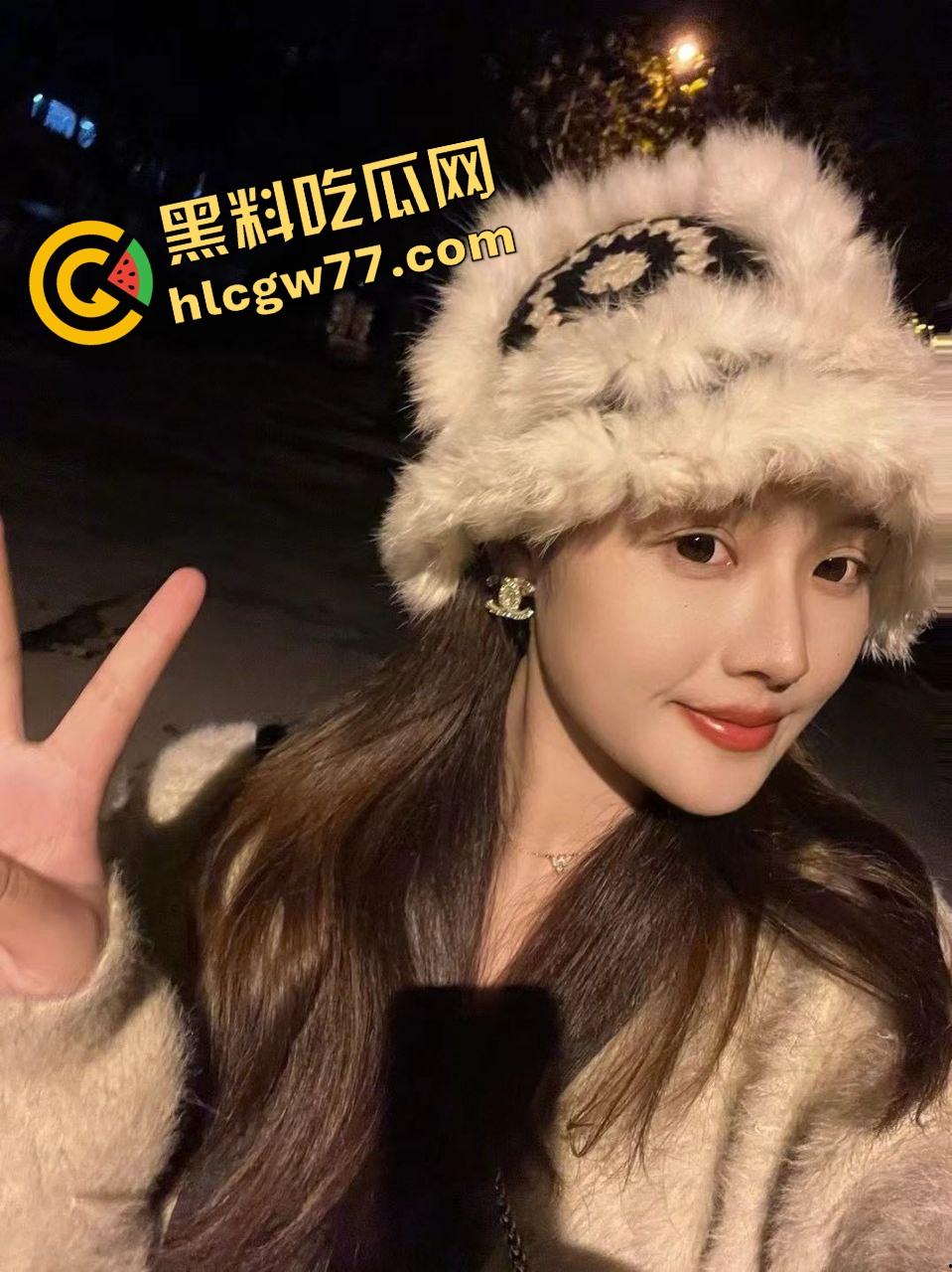 盐城师范学姐『许芷晴』舔棒跪好伺候年上叔叔，三十人轮插打通九道关，高潮喊狗狗想被操！-8