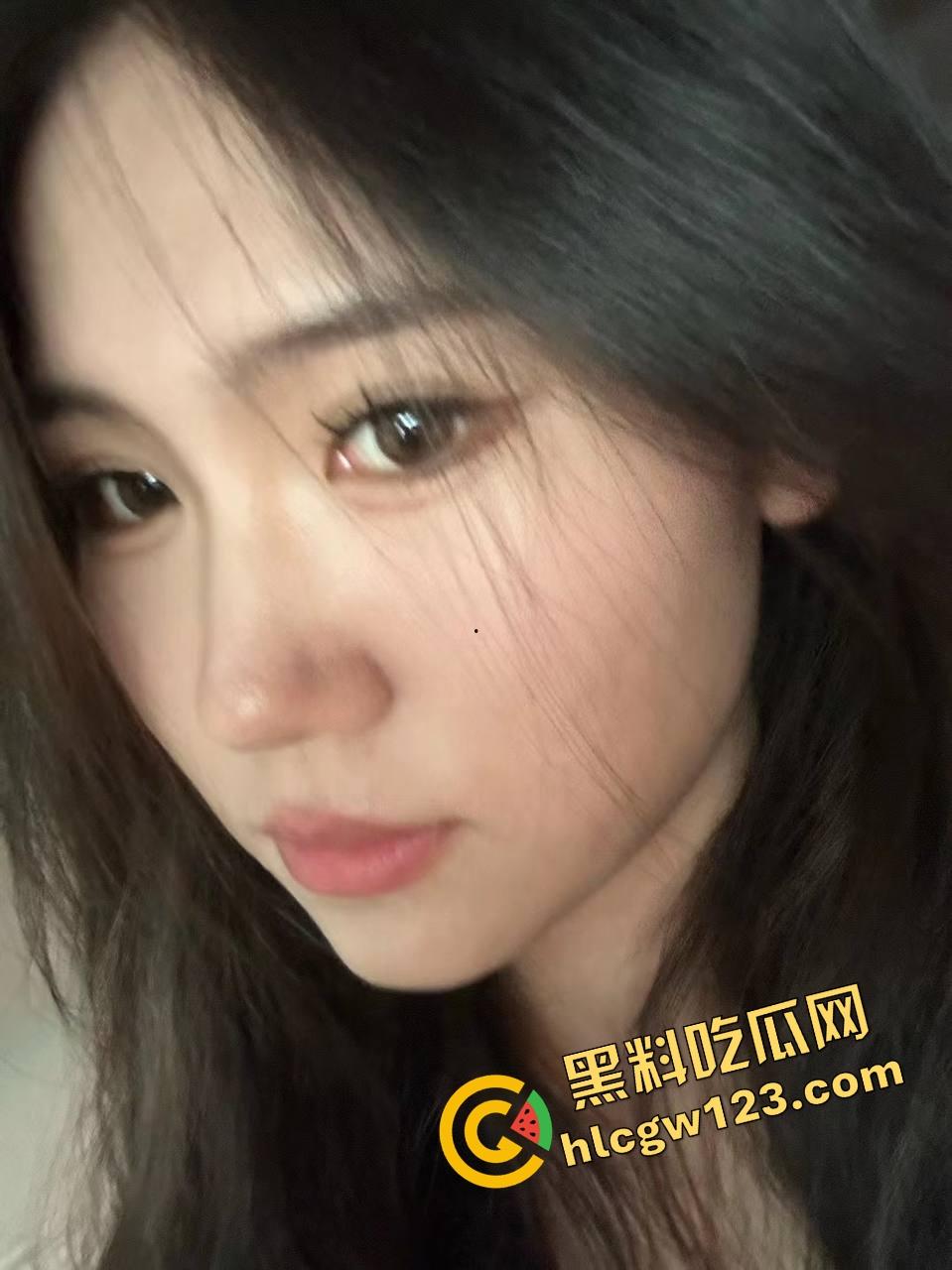 佛山新地儿桃子多到爆，妹子嫩得像鲜桃，短裙黑丝小妹齐聚骚逼扎堆，肉香奶嫩逼紧晚到没你份！-4