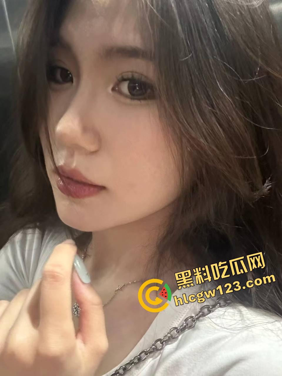 佛山新地儿桃子多到爆，妹子嫩得像鲜桃，短裙黑丝小妹齐聚骚逼扎堆，肉香奶嫩逼紧晚到没你份！-10