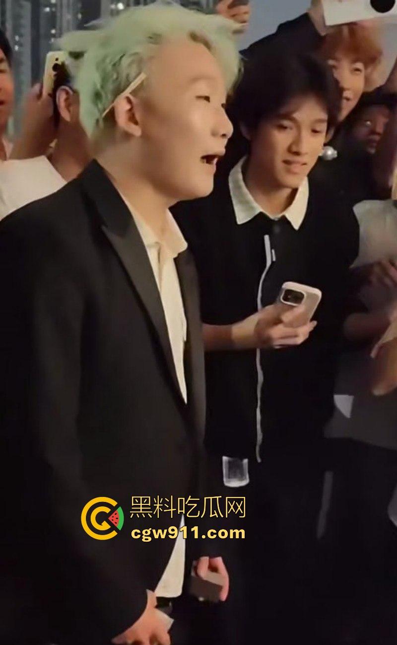 2025年最有种的男人出现了!抖音王源头号黑粉【王扁】古有关羽单刀赴会,只身现身演唱会“小汤圆”线下围攻!-6