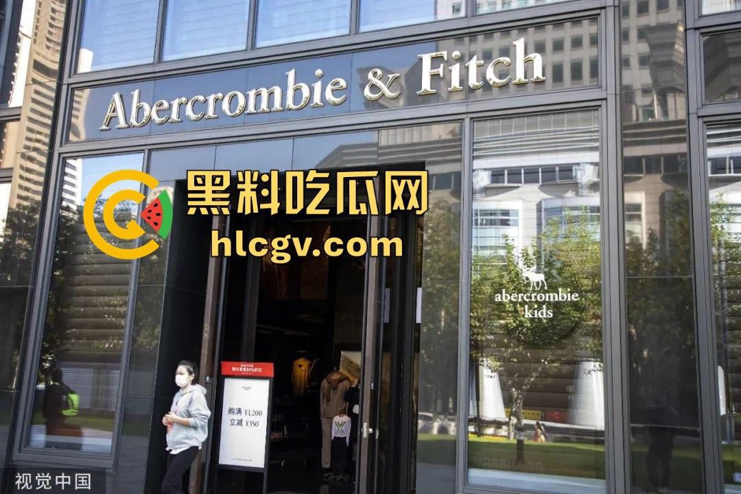 80岁A&F前CEO老淫魔『迈克尔·斯坦顿』被捕！假借男模招聘实则大玩下药交易，与百名男模的秘密曝光！-11