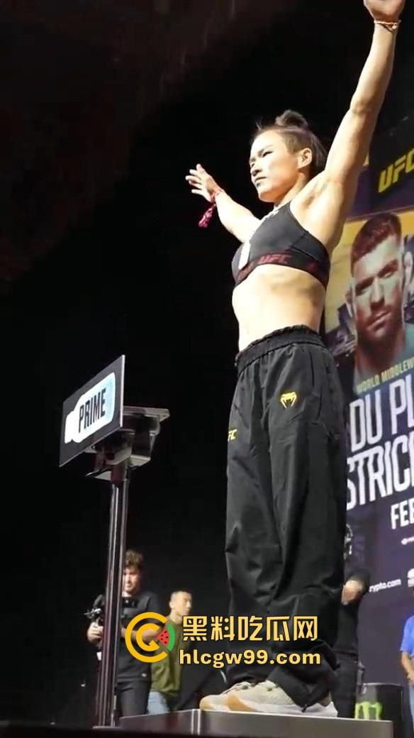 王者之名实至名归【张伟丽】UFC312鏖战五回合，生擒苏亚雷斯再夺金腰带彻底封神，双级霸主指日可待！-2