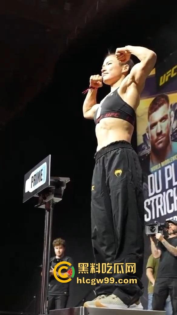 王者之名实至名归【张伟丽】UFC312鏖战五回合，生擒苏亚雷斯再夺金腰带彻底封神，双级霸主指日可待！-3