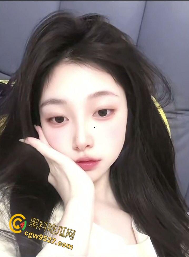 长沙师范大学【徐雯雯】,与前任约炮被男友发现,性感美腿白的发亮,嘴叼内裤淫骚自慰,娇喘呻吟无比诱人!-3