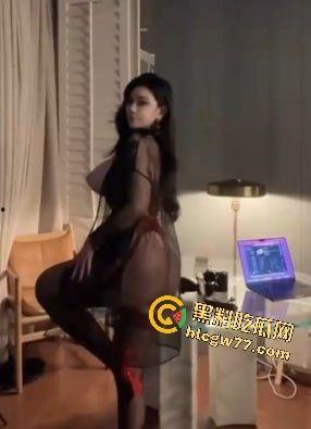 大诗瑶榜一大哥面前母狗体质炸场！黑丝骚态私密视频逆天，肥臀体质-2