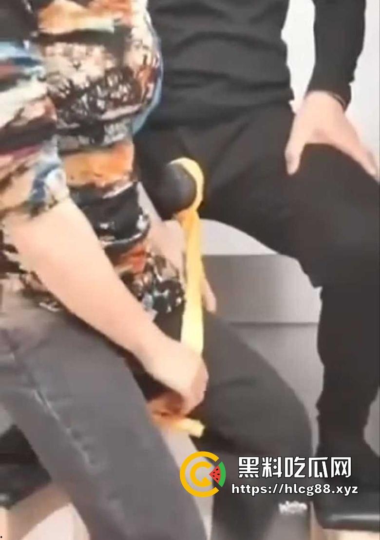 金鸡独立荡秋千 教练我想学这个 女的看样子要激动坏了 待会肯定要大战！-6