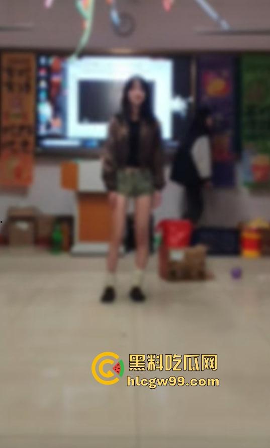 又被套路了，抖音咸鱼热卖得学霸班会热舞崩奶罩？假的！片哥片姐割韭菜，冲动老色批来我这我给你白嫖看！-14