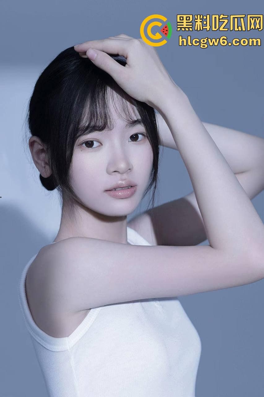 苏州骚货『鲁琴 』在结婚照前扭腰发骚  颜值一般却靠极品逼俘获人心  骚逼没生过孩子就玩出水漫金山！-1