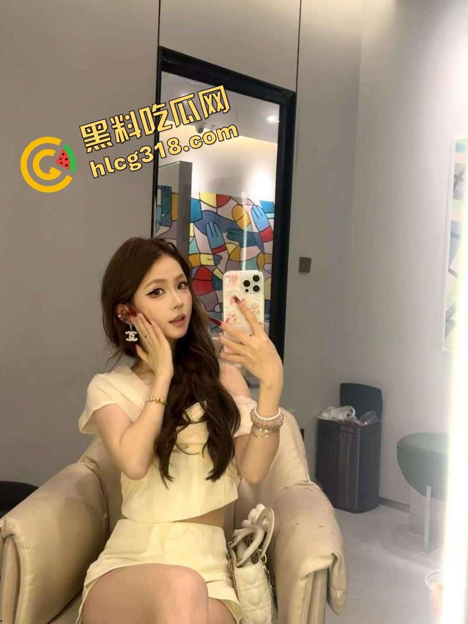 南昌技校大长腿学姐『赵曼曼』骚脚白虎夹屌被操到喷水，大长腿架头顶姿势真他妈绝，内射姿势太骚了！-1