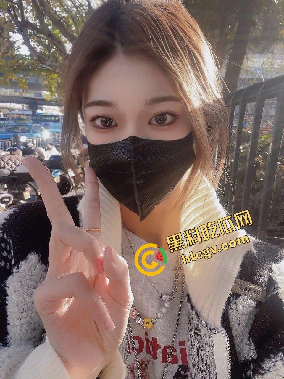 抖音:网瘾少女贱货母狗『王怡馨』98年模特身材 与土豪大哥玩3P 独家曝光流出！-3