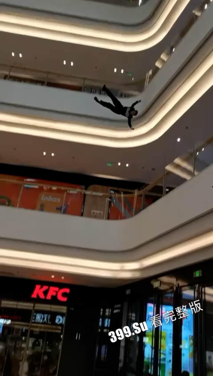 慎点！坠楼篇   跳楼者得三思而后行，死相及惨，非死即惨，连累家人  珍爱生命！（三）-3