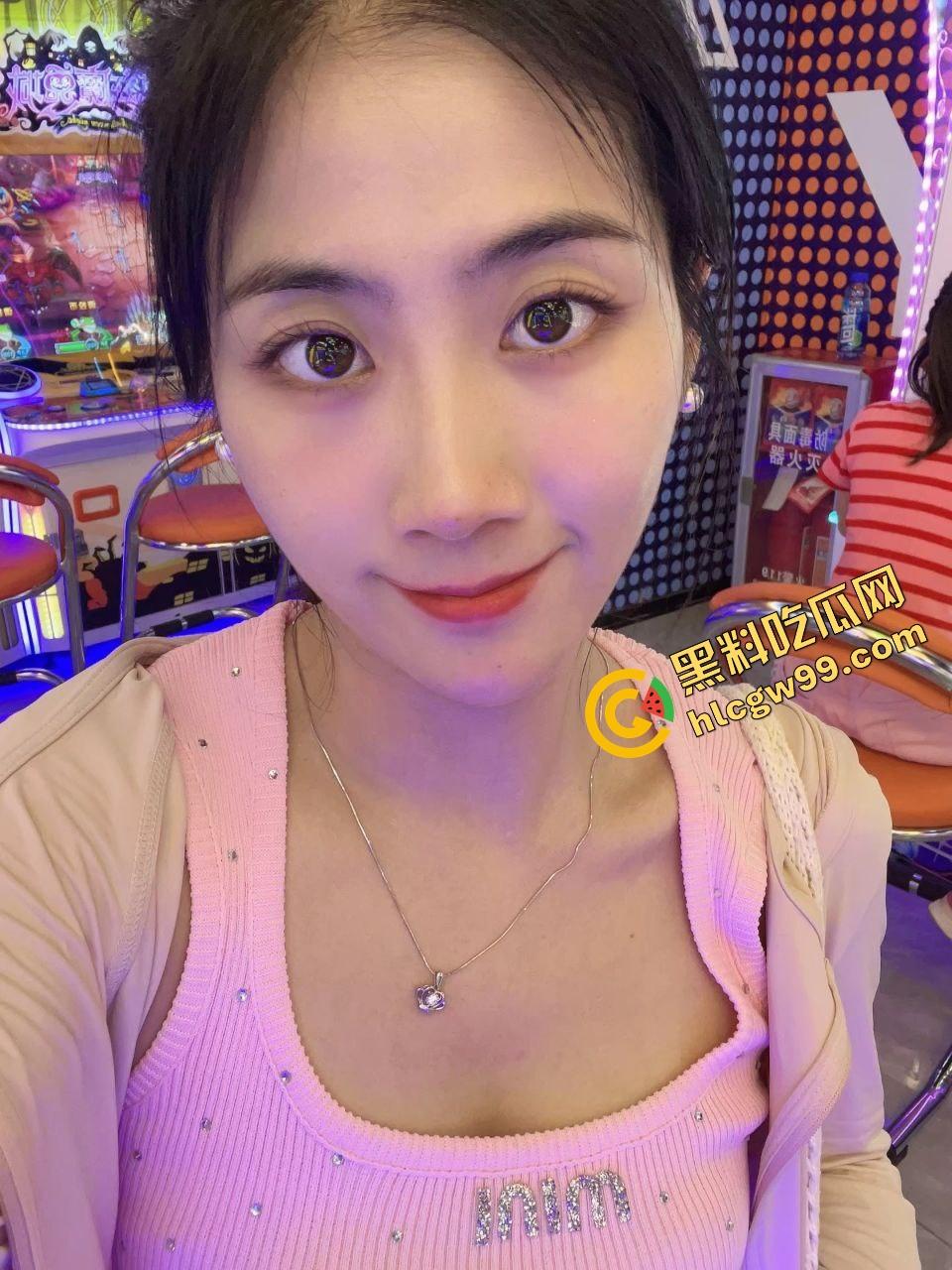 单男社交软件网聊年轻少妇『周芳茹』婚后约会出轨弟弟，散步至酒店全裸口交上位抱操！独家曝光流出！-4