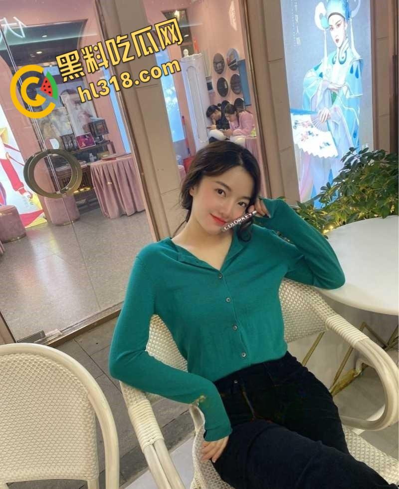 天津美术学院大二【程玥雯】，做着贱卖身体的活，黑丝翘臀后入撞击都在抖，骨子里就透露着校园公交车！-1