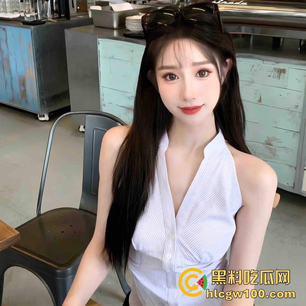 杭州骚鸡【梁婉清】团建骚操作曝光！厕所里给同事老哥舔得嗷嗷叫，口活好到差点直接喷出来，这货简直母狗级别！-3