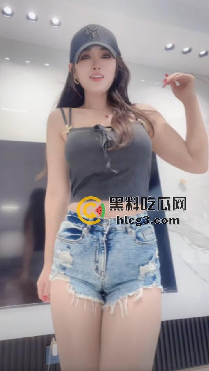 抖音极品美女网红『鱼鱼』万元裸聊定制视频震撼流出！高颜值御姐尺度大突破，脸穴同框疯狂自慰曝光！-6