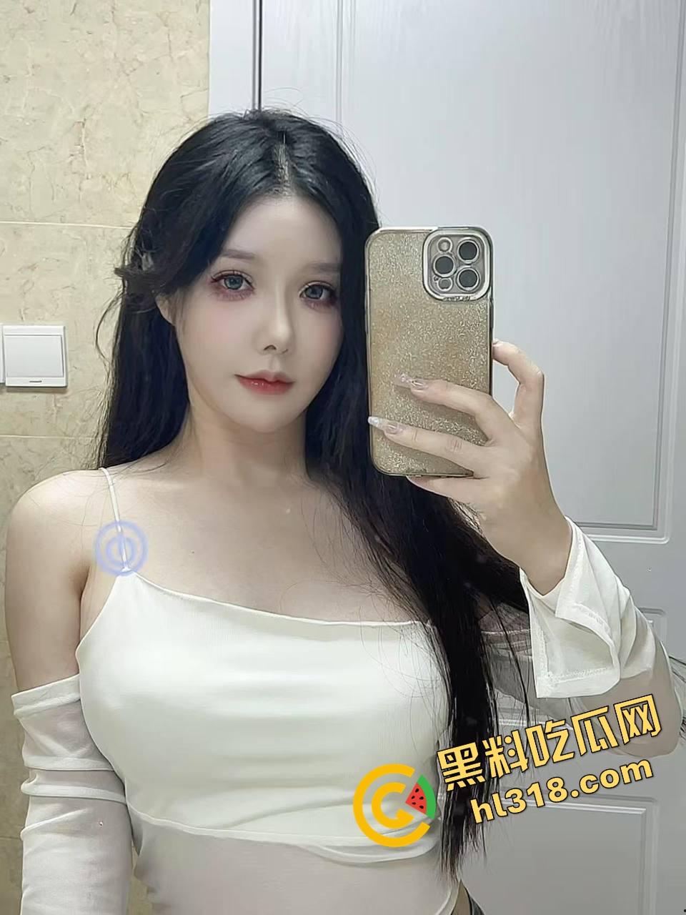 国外留学高挑美女『夏婷婷』被按桌上无套猛操，趁朋友不在家一顿狠狠冲刺，肉体撞击快把桌子干散架！-2