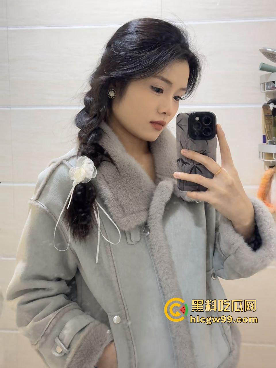 顶级调教大神与淫妻玩新花样，SM网购木枷手铐捆绑强制束缚，古代刑具酷刑惩罚玩弄骚逼！-1