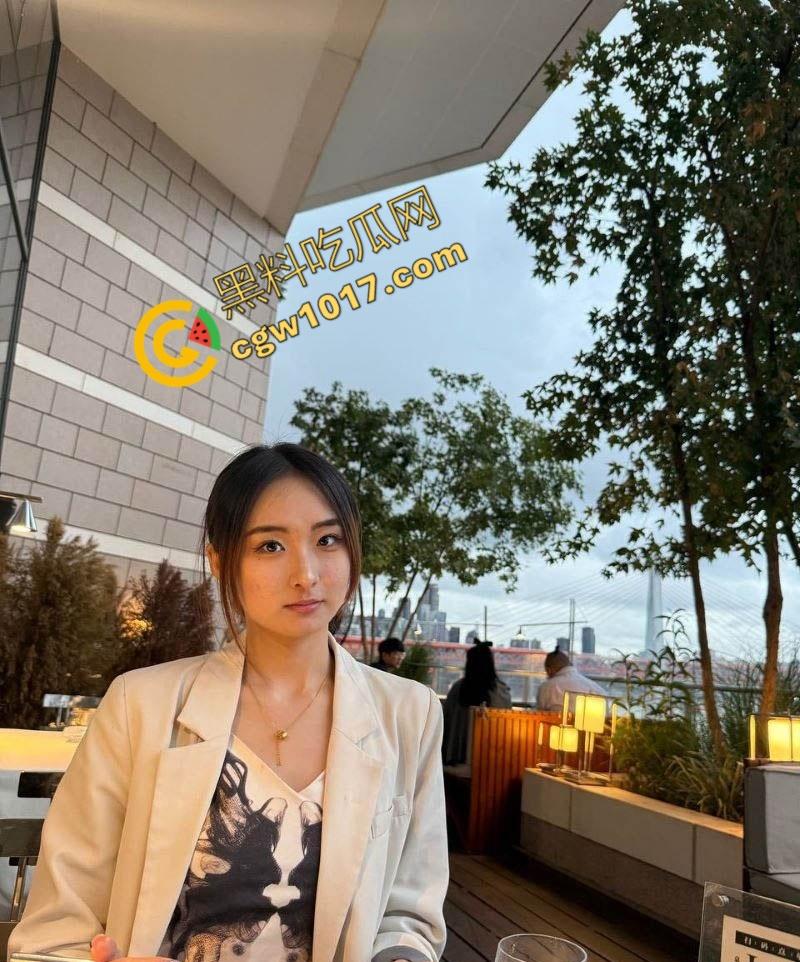 浙江金华反差母狗【王语霏】被金主调教视频曝光:蒙眼口交深喉,黑丝翘臀被后入爆操,骚货浪叫直击魂魄!-1