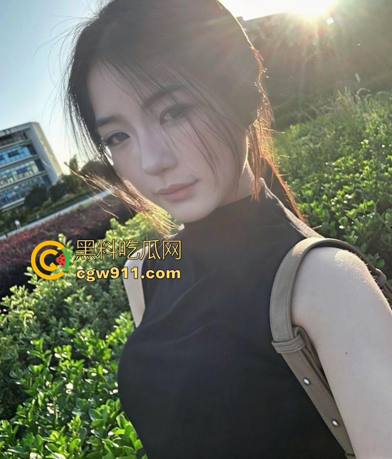 00后新婚夫妻不雅视频流出，清纯反差女神口技一流，床上骚劲十足，老公无套猛插骚穴，猛插得她浪叫连连！-2